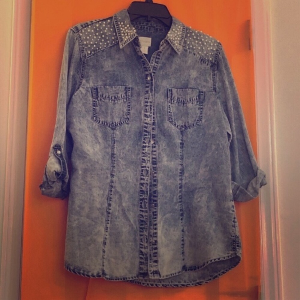Chico’s Size 1 Denim Look Shirt